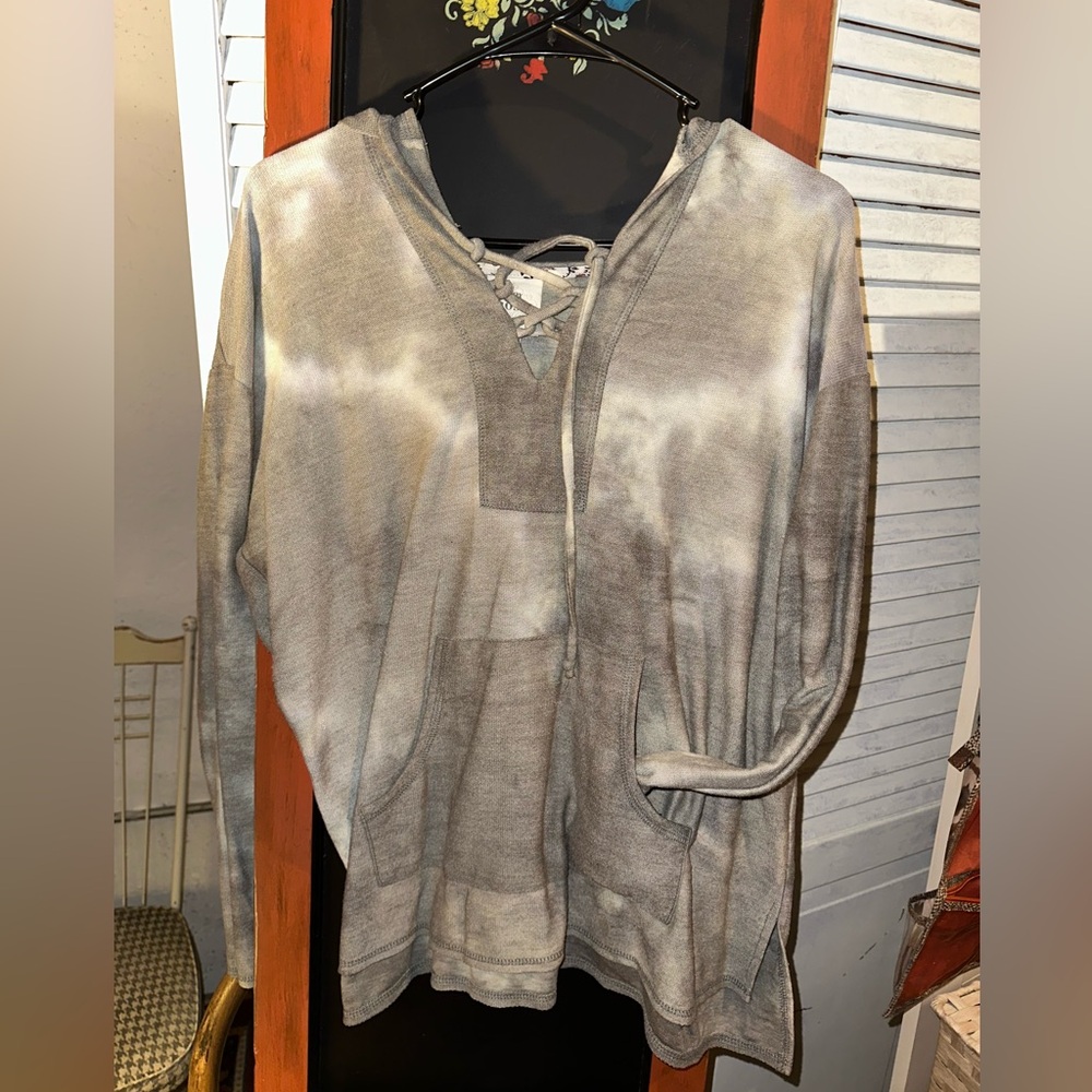 Tie dye gray long sleeve w hood